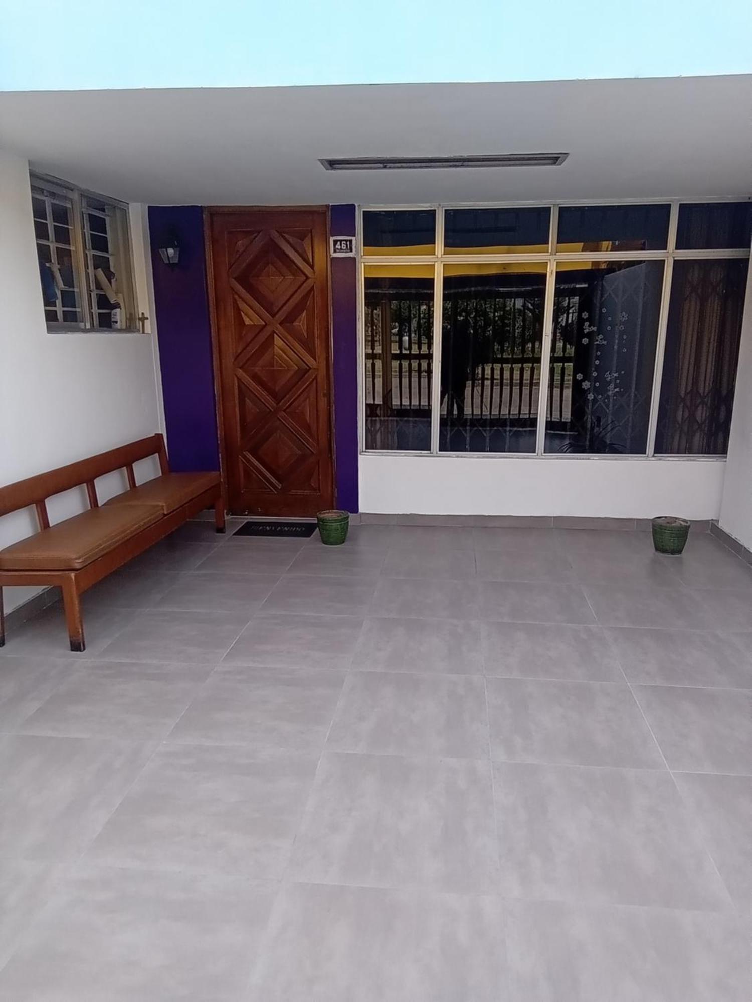 Privatunterkunft Royal Sweet Dreams Airport B&B *